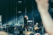 Official髭男dismのステージの様子。（Photo by TAKAHIRO TAKINAMI）