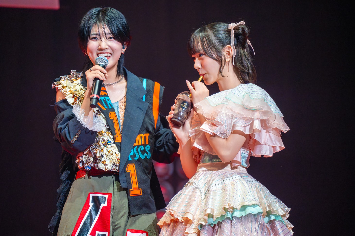 小島はな（AMEFURASSHI）と仲村悠菜（私立恵比寿中学）。