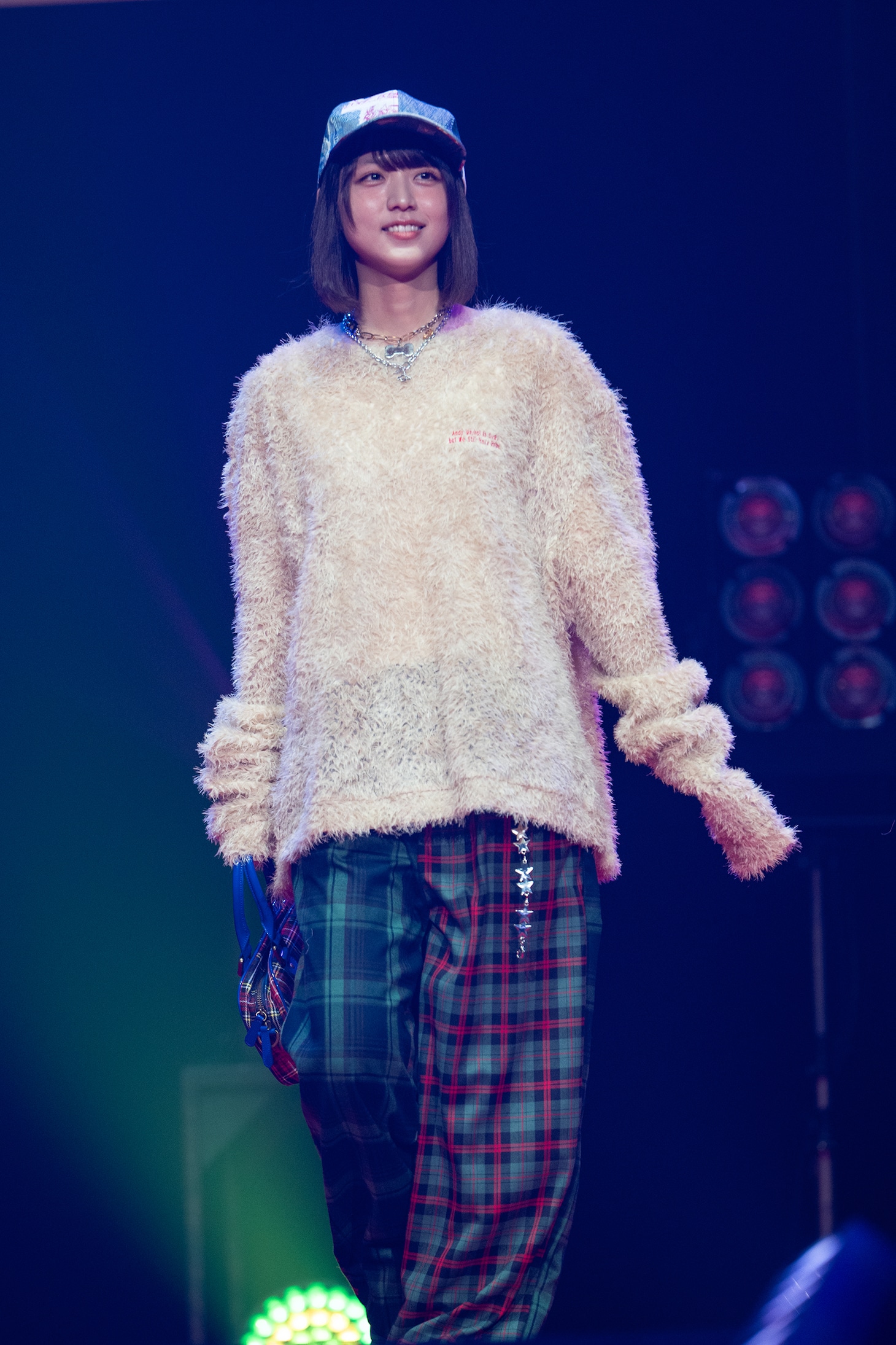「Zipper」ファッションショーに登場した代永雪菜（JAPANARIZM）。