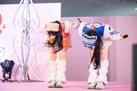 深々と頭を下げる石原愛梨沙（左）と桐乃みゆ（右）。