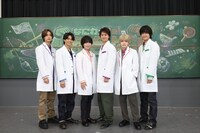 左から高橋恭平、正門良規、大西流星、小島健、西畑大吾、佐野晶哉。「なにわ×Aぇ!の超合体できるかな？」より。