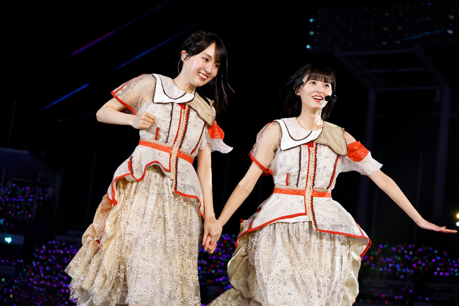 左から賀喜遥香、遠藤さくら。（Photo by 鈴木健太［KENTA Inc.］）