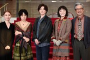 左から稲葉賀恵、斉藤由貴、京本大我、sara、鶴見辰吾。