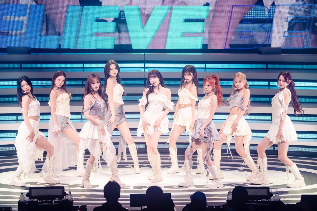 「NiziU Live With U 2025 "NEW EMOTION : Face to Face"」府中の森芸術劇場 どりーむホール公演の様子。(撮影:田中聖太郎)