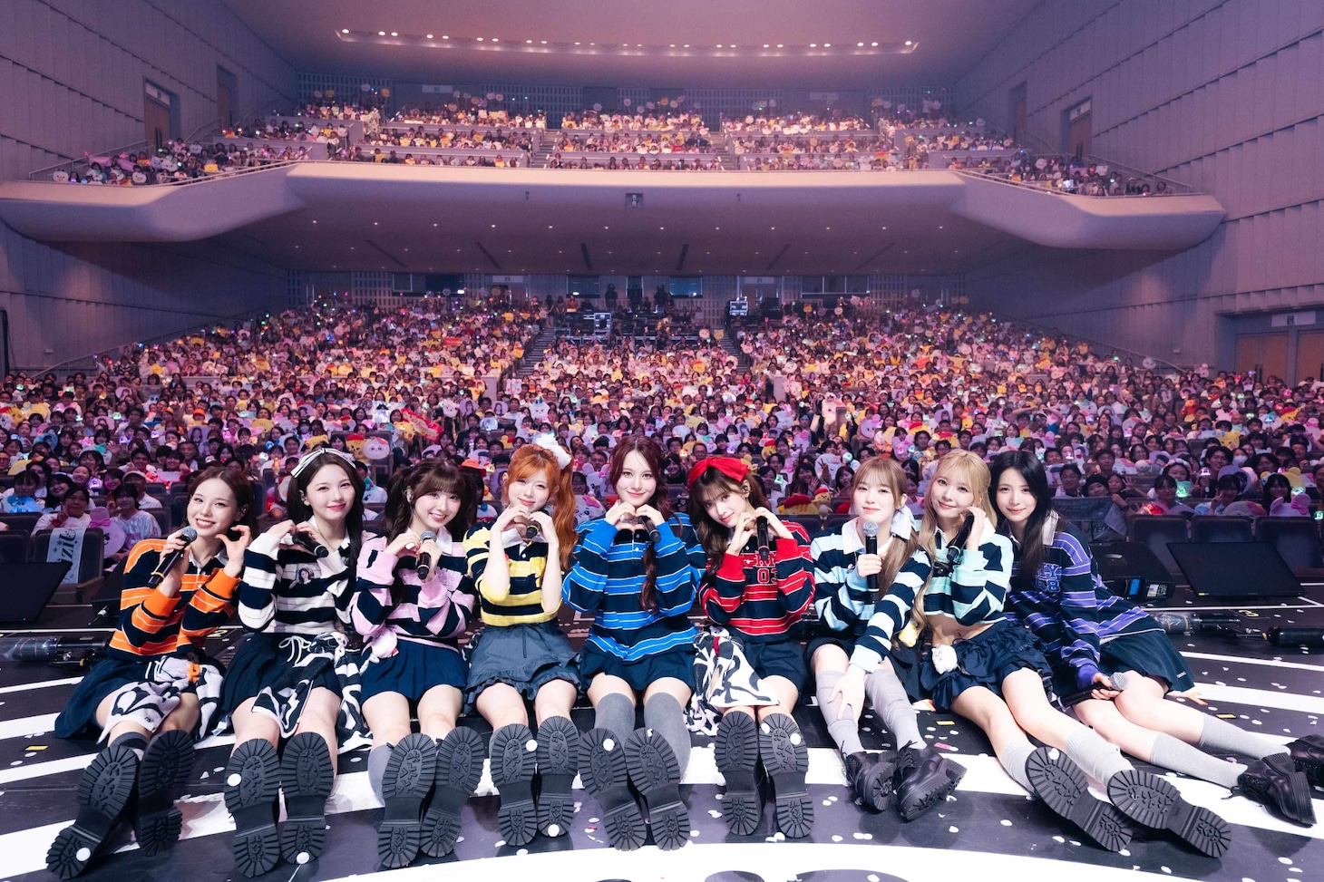 「NiziU Live With U 2025 "NEW EMOTION : Face to Face"」府中の森芸術劇場 どりーむホール公演の様子。（撮影：田中聖太郎）