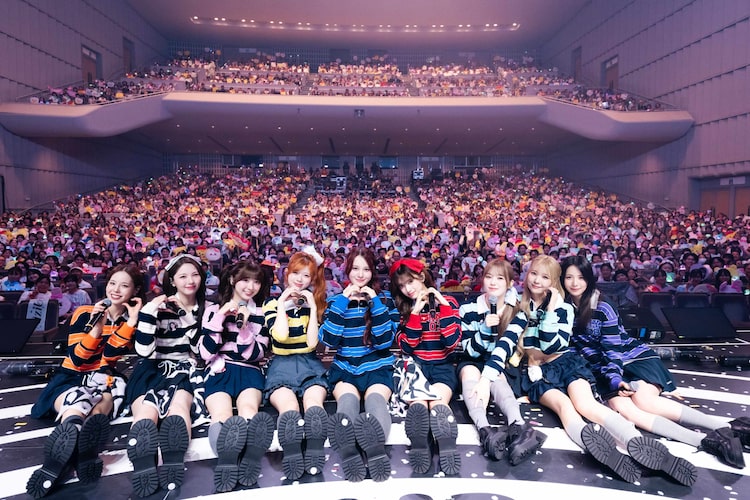 「NiziU Live With U 2025 "NEW EMOTION : Face to Face"」府中の森芸術劇場 どりーむホール公演の様子。(撮影:田中聖太郎)