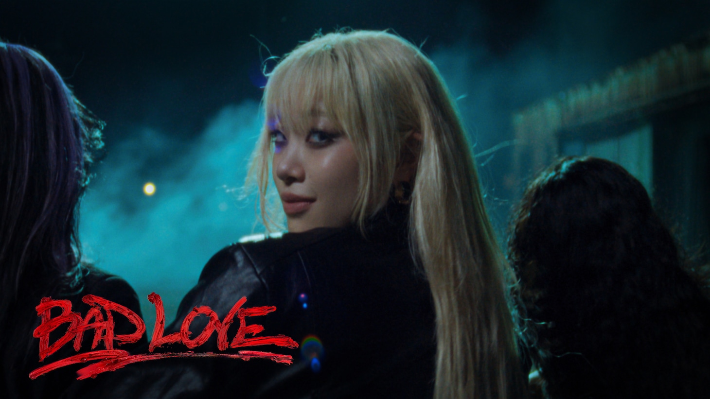 HANA「BAD LOVE」ミュージックビデオより。