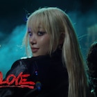 HANA・MAHINAが廃墟にとらわれたメンバーを助けに行く「BAD LOVE」MV公開