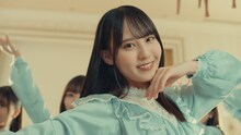 日向坂46「空飛ぶ車」ミュージックビデオより。