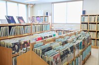 図書館なのにレコード2万枚──文京区立小石川図書館ってどんな場所？