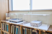 レコードライブラリーの中には試聴用の機材も設置されている。