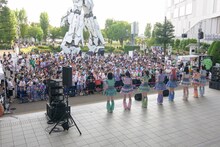 ラフ×ラフ フリーライブの様子。（写真提供：ALWAYS）