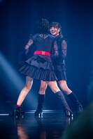 寺尾音々（手前）と篠田百音（奥）。