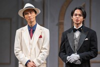 左から橋本良亮、上田竜也。