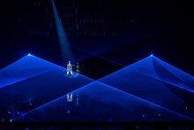 スポットライトを浴びて1人ずつ登場するRingwanderung。