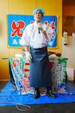 熱唱する鳥羽一郎。