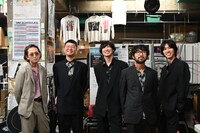 左からシマダボーイ、DOGADOGA。（撮影：柘植美咲）