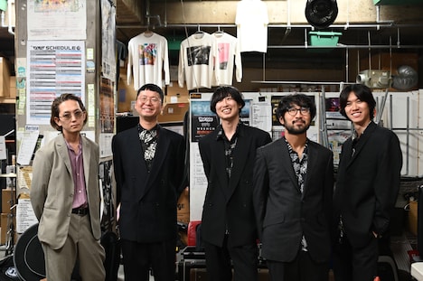 左からシマダボーイ、DOGADOGA。（撮影：柘植美咲）