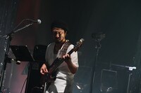 大神田智彦（B）（撮影：岸田哲平 / 小山美里）