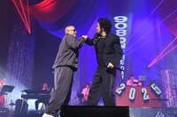 MACCHO（OZROSAURUS）とKREVA。（撮影：岸田哲平 / 小山美里）