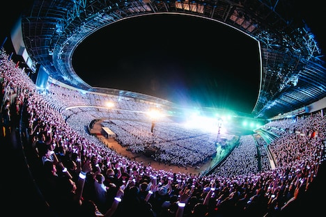 「ONE OK ROCK DETOX JAPAN TOUR 2025」日産スタジアム公演の様子。（Photo by Rui Hashimoto [SOUND SHOOTER]）