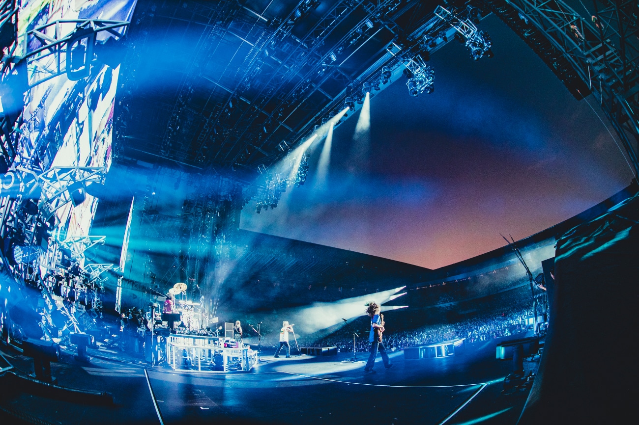 「ONE OK ROCK DETOX JAPAN TOUR 2025」日産スタジアム公演の様子。（Photo by MASAHIRO YAMADA）