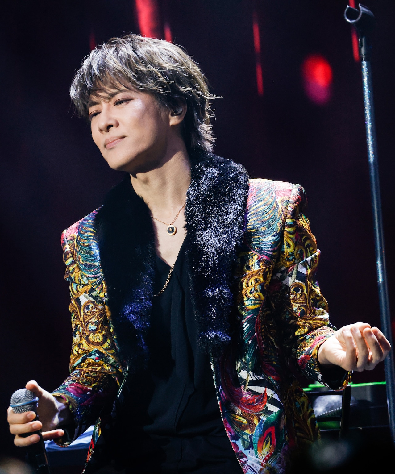 貴水博之がソロ30周年を記念したヒストリーアルバム発表、初のビル