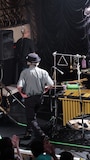 “チキンウォーク”で退場する細野晴臣。
