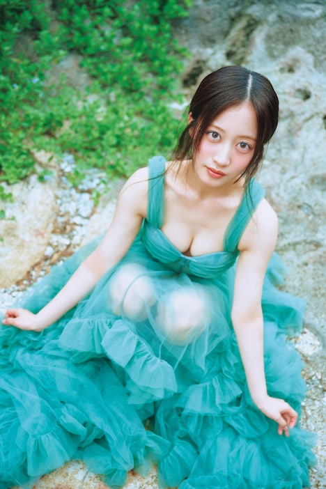 「川上千尋 ファースト写真集 永遠未遂」誌面カット。川上本人お気に入りの衣装。（撮影：岡本武志）