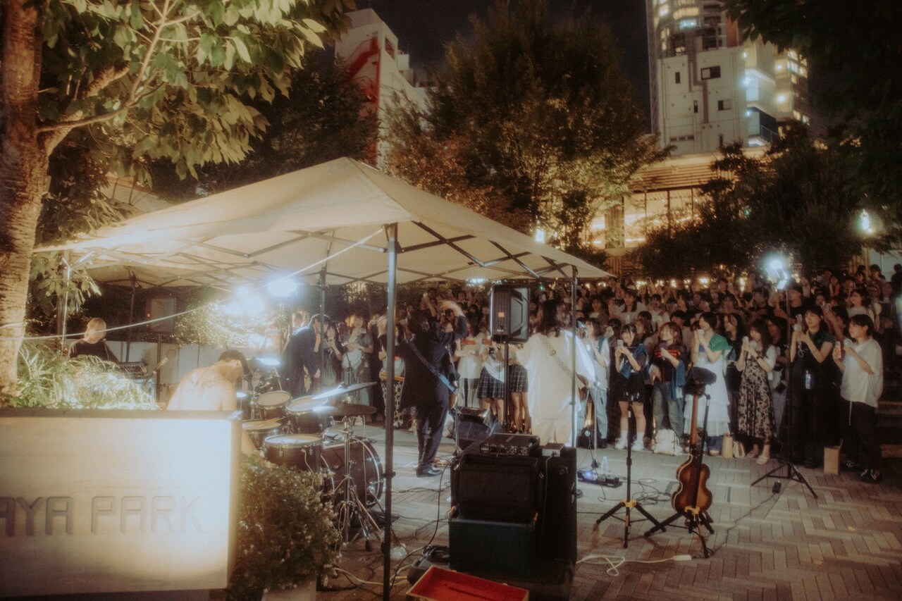 オレンジスパイニクラブが渋谷の公園でロックンロール！ライブ