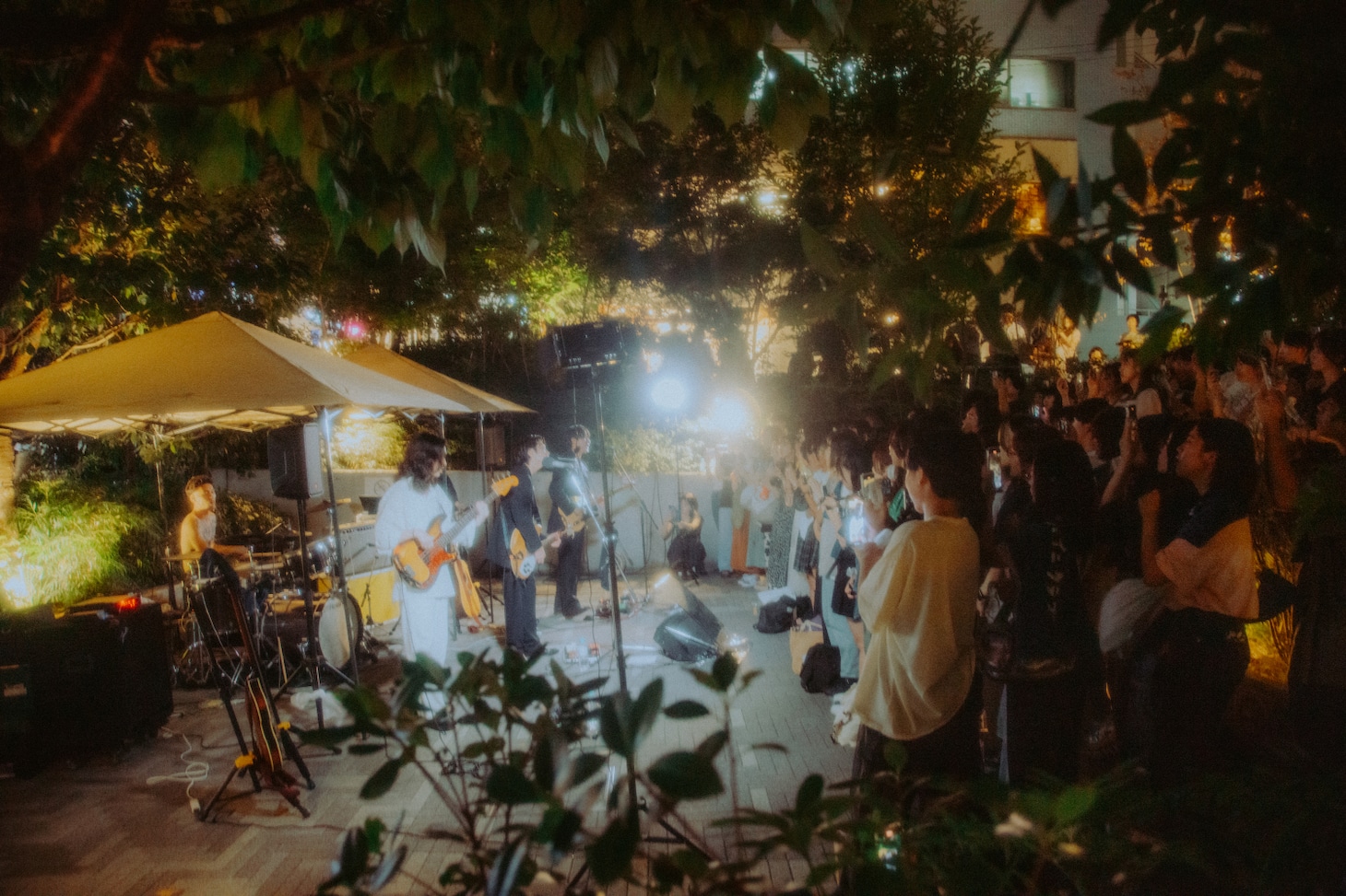 「オレンジスパイニクラブ 4th Mini Album『ナイフ』リリース記念 #オレスパ_ナイフと夏服とフリーライブ」の様子。（撮影：稲垣ルリコ）