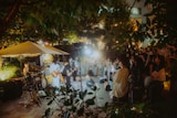 「オレンジスパイニクラブ 4th Mini Album『ナイフ』リリース記念 #オレスパ_ナイフと夏服とフリーライブ」の様子。(撮影:稲垣ルリコ)