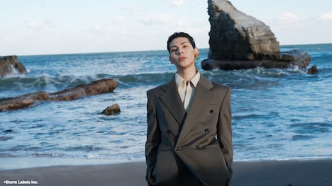 「RAUL:ON THE RUNWAY」より。©Storm Labels Inc.