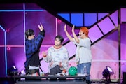 10日夜公演で優勝したカイ、ハル、タカシのAチーム。(撮影:米山三郎)