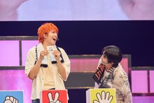 「千葉」を引いたタカシとそれを見るハル。（撮影：米山三郎）