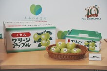 Mrs. GREEN APPLEの特別デザインのボックス。