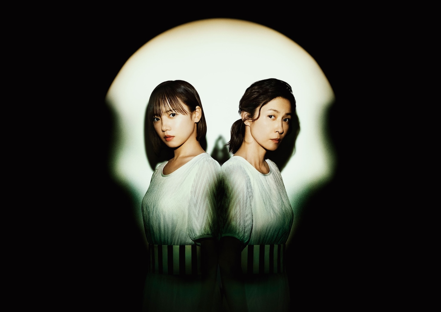 「娘の命を奪ったヤツを殺すのは罪ですか？」ダブル主演を務める齊藤京子と水野美紀。