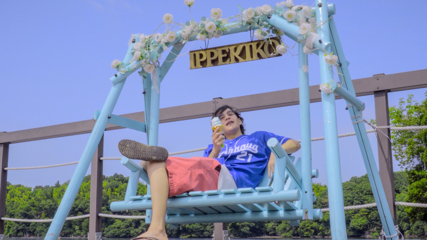 DANNY JIN「伊東GANG」ミュージックビデオより。