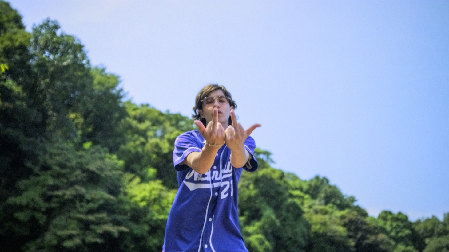 DANNY JIN「伊東GANG」ミュージックビデオより。