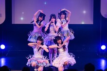 新曲「moru more」を初披露するChumToto。