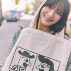 日向坂46河田陽菜とファニーなトートバッグ
