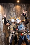 左から、デーモン閣下蝋人形(魔形)、デーモン閣下。完全に一致。(撮影:山田晋也)