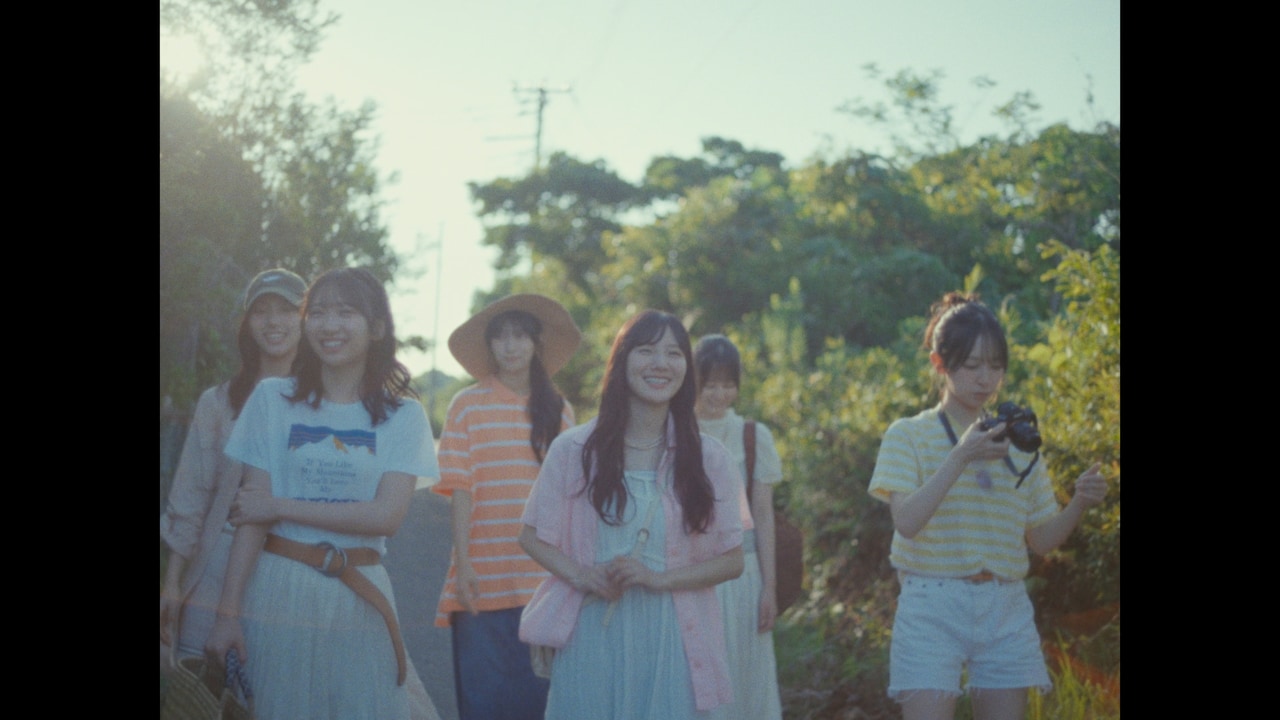 日向坂46 ひなた坂　直筆サインポスター東村芽依　金村美玖　高本彩花　丹生明里 日向坂46 直筆サイン入りポスター 高本彩花 東村芽依 金村美玖