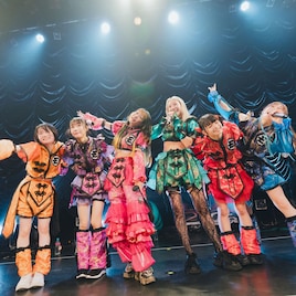 怒涛の新曲連発と重大発表、ゆるめるモ!が“情報過多”なツアーファイナルを駆け抜ける