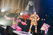 鬼を演じるねるん(左)とへそ(右)。(Photo by ike)