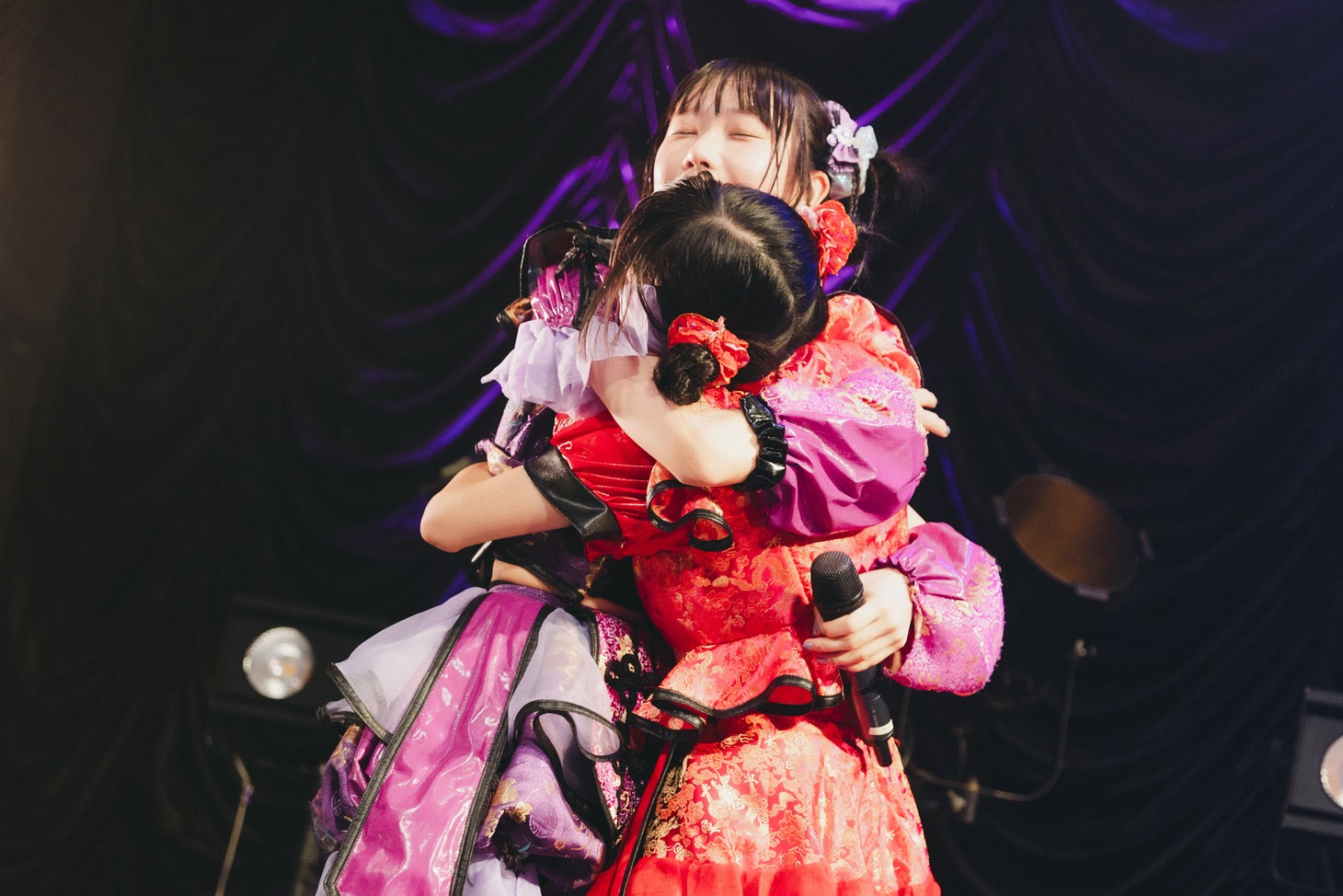 抱き合うらきとまこと。（Photo by ike）