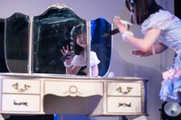 鏡越しの柏葉れん。