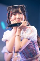 2007年10月26日生まれ、神奈川県出身の江本夏渚。イメージカラーはcrimson（クリムゾン）。