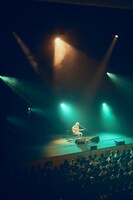 「尾崎世界観の日 2025 完全独演」の様子。（撮影：神藤剛）