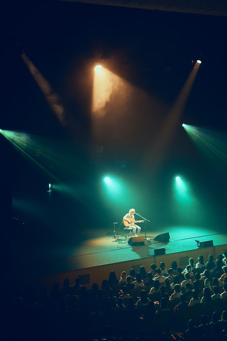 「尾崎世界観の日 2025 完全独演」の様子。(撮影:神藤剛)